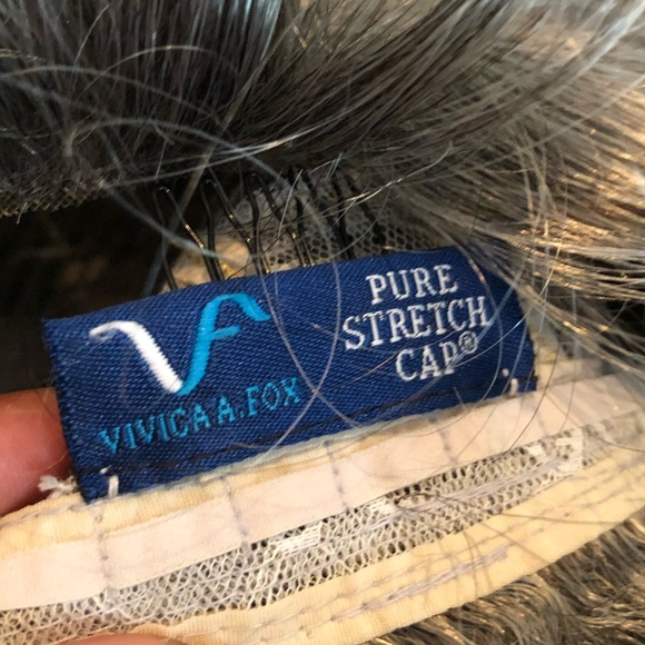 VIVICA A. FOX silver wig - Picture 5 of 11